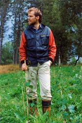 Forstkandidaten Jan-Ole Skage, fotografert på et bjørkeforsø