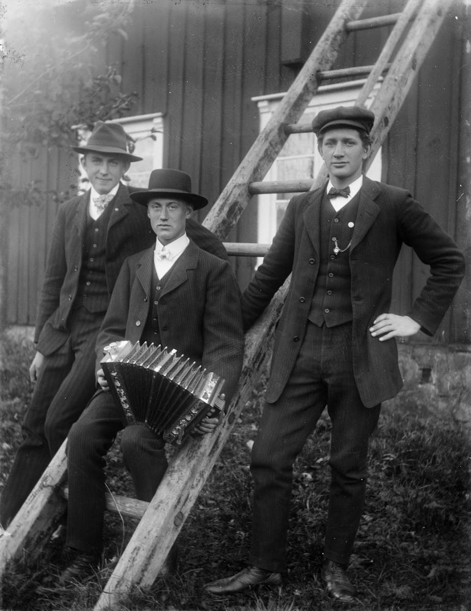 Tre män med ett dragspel, Uppland