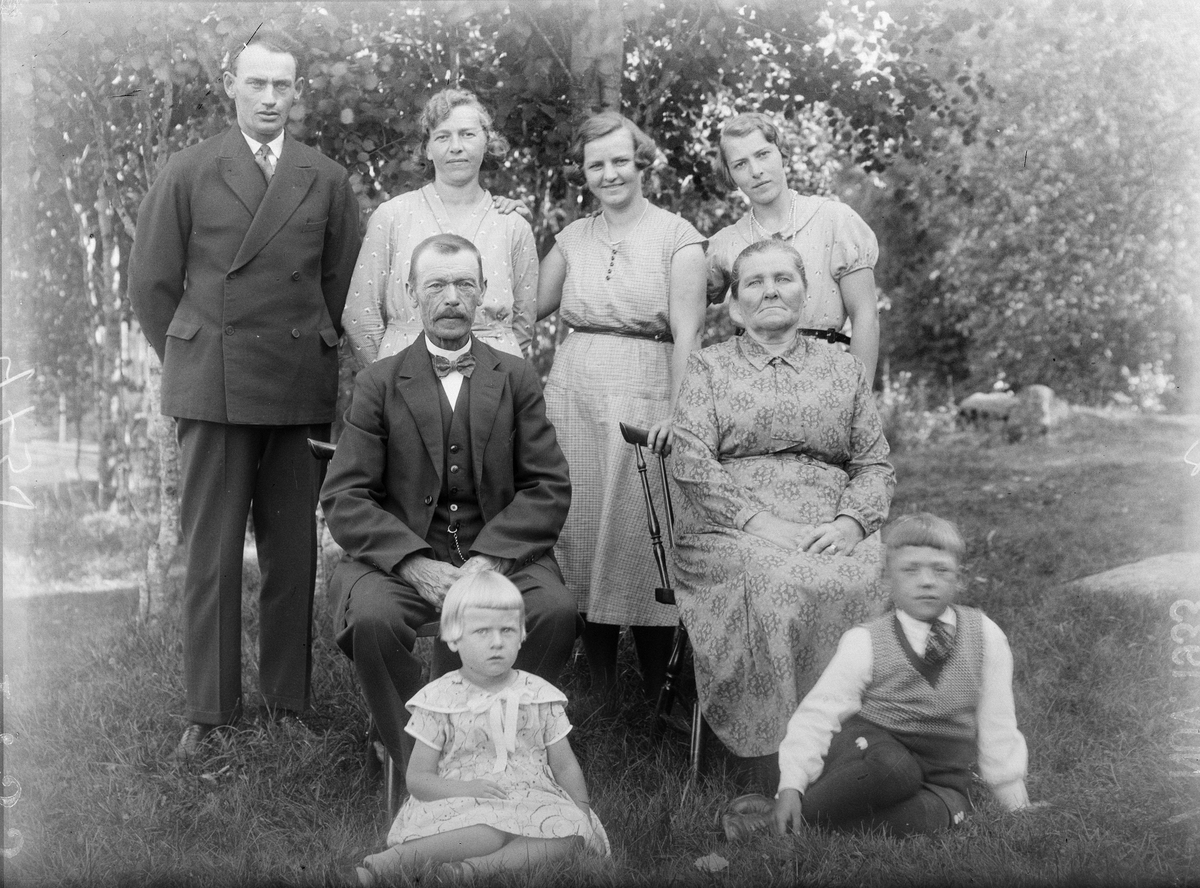 "Familjen Gottfrid Johanson Brunnby Altuna", Uppland 1933