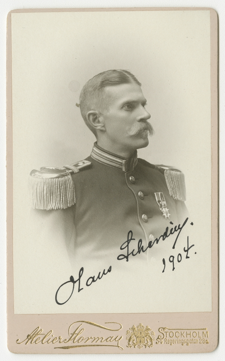 Porträtt av Olaus Laurentius Scherdin, major vid Västerbottens regemente I 20.

Se även bild AMA.0008611, AMA.0009458 och AMA.0021738.