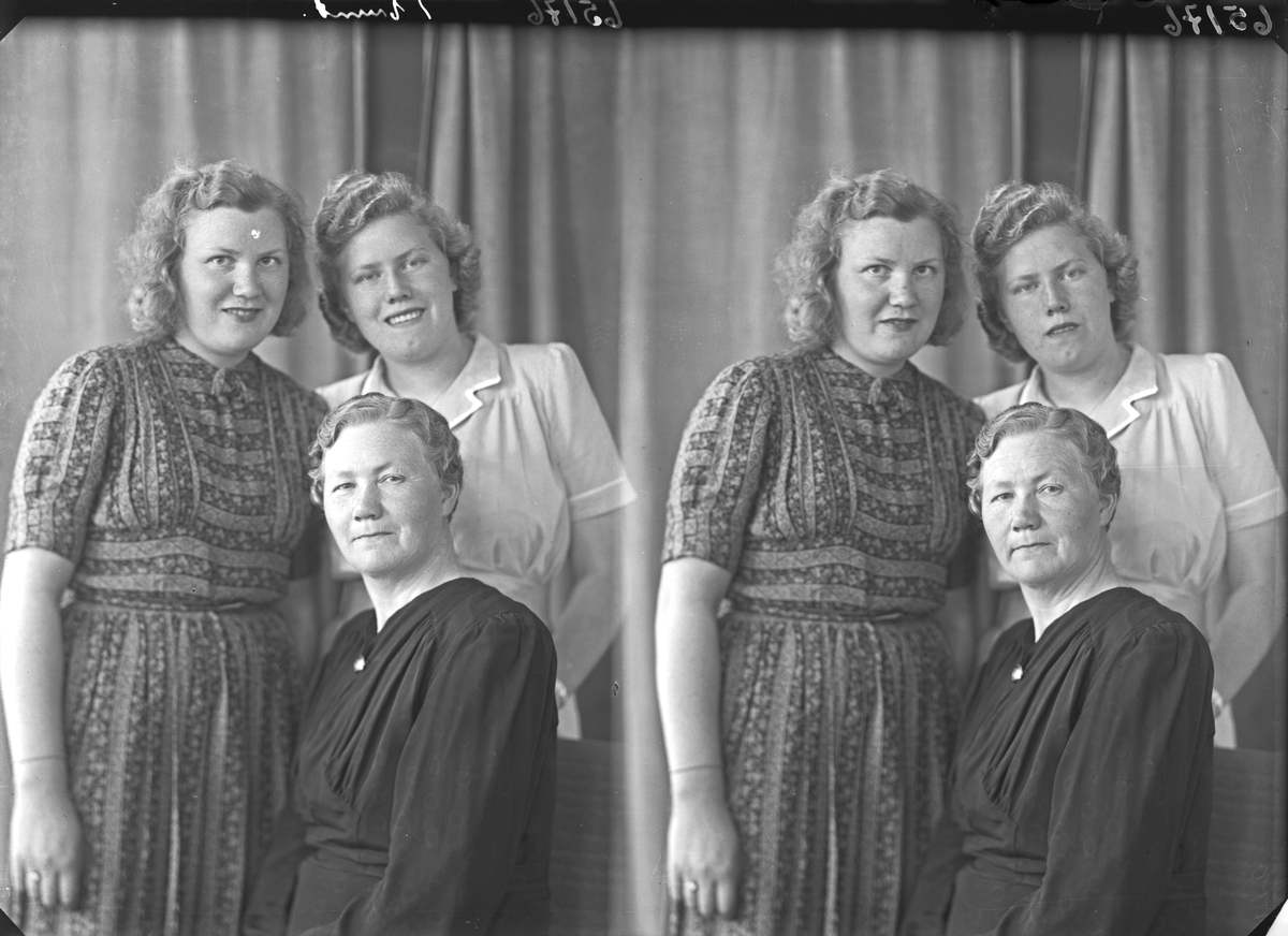 Portrett. Familegruppe på tre. Eldre kvinne og to unge kvinner. Bestilt av Malene Fugleseht. Hasselgt. 30.