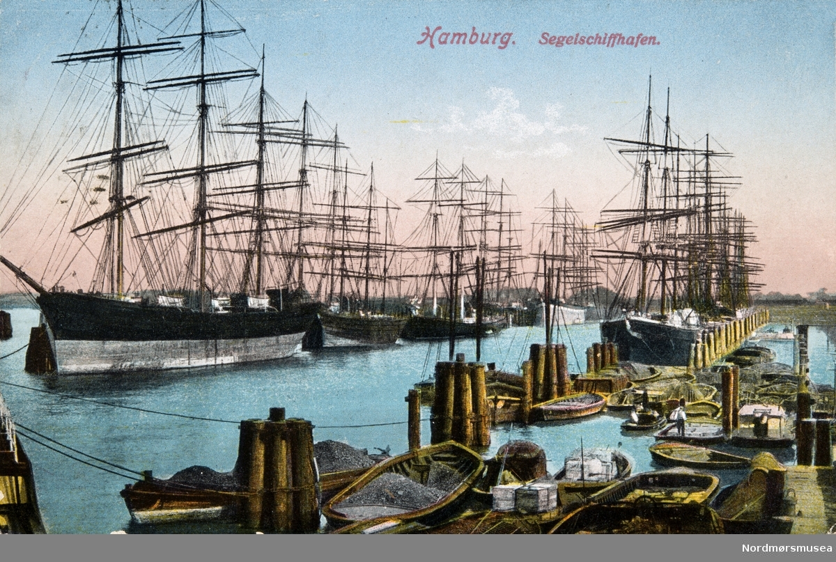 Postkort: "Hamburg. Segelschiffhafen." Foto fra Seilskiphavna i Hamburg, Tyskland. Fra Kaptein John Paulsens postkort og private bilder. Fra Nordmøre museums fotosamlinger.