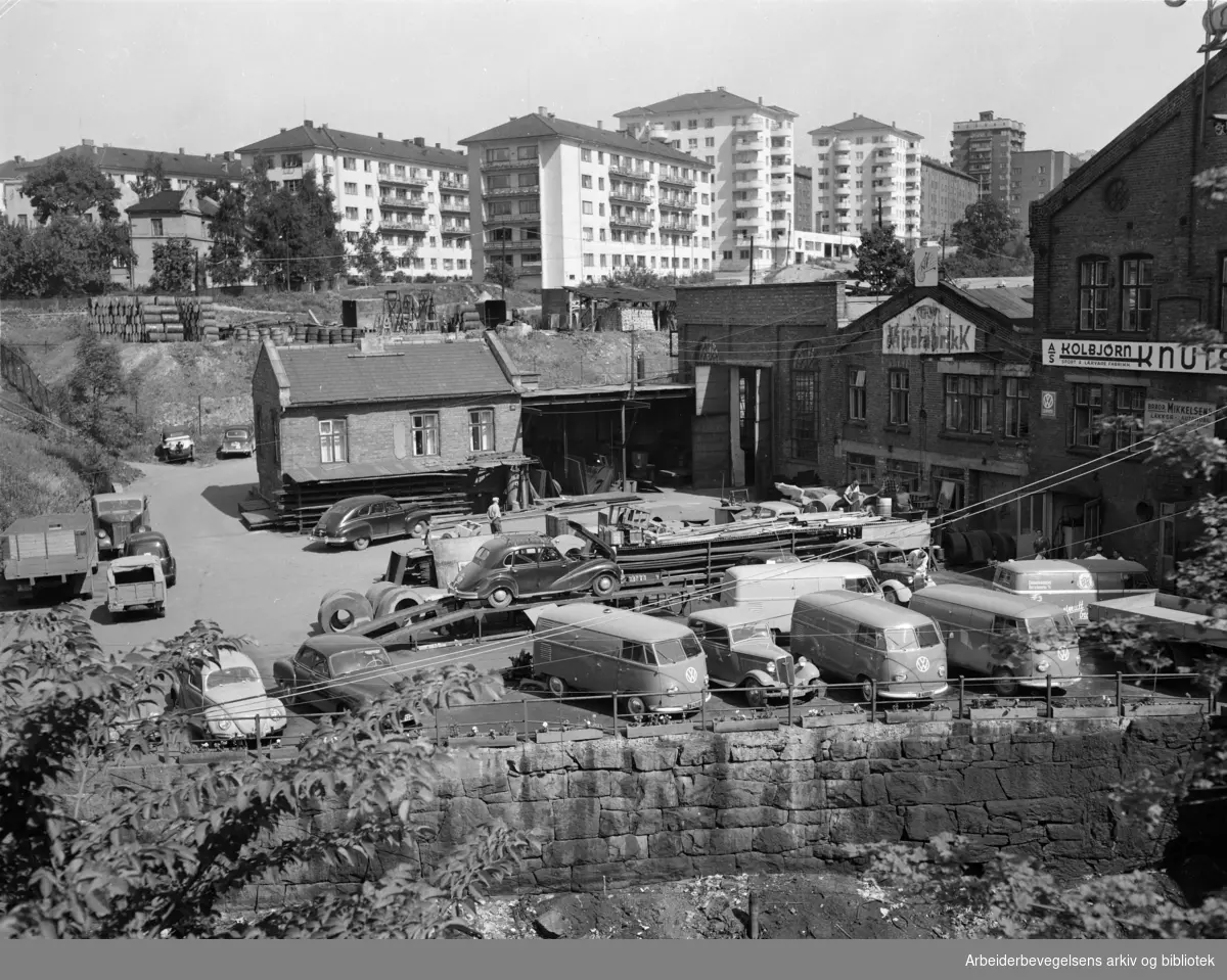 Akerselva. Fabrikker og industri langs elva. Juli 1955.