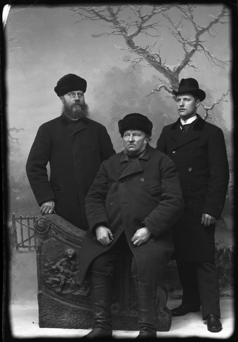 Hovfotograf Ernst Blom, med far och farfar.