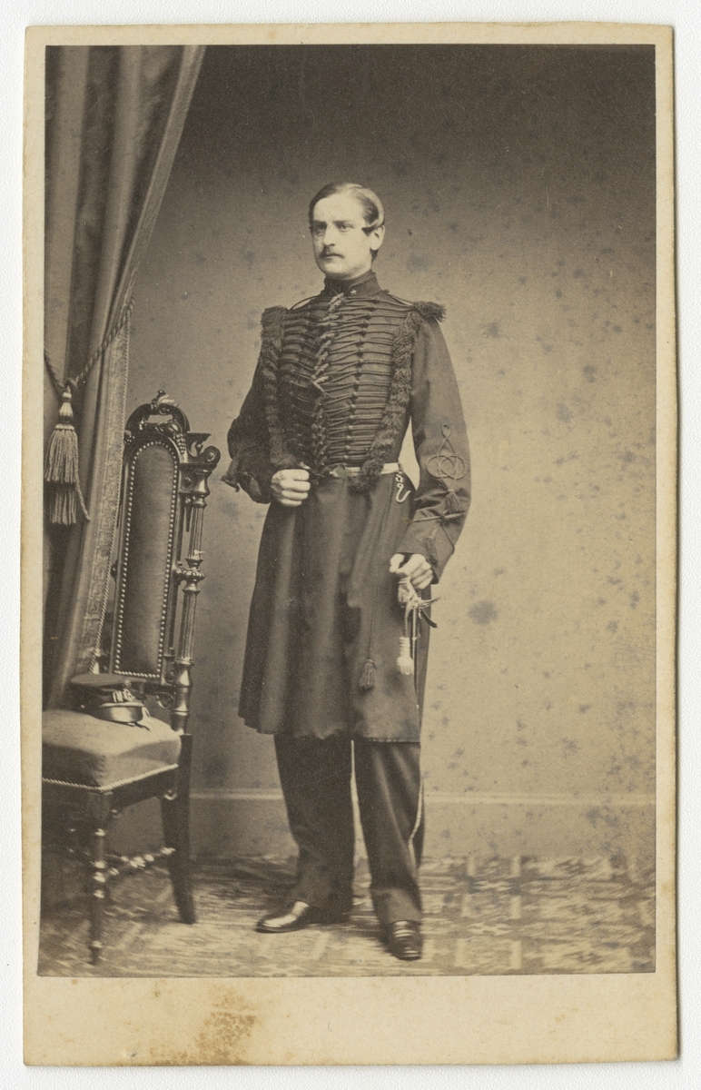 Porträtt av friherre Carl Wilhelm Bennet, underlöjtnant vid Skånska dragonregementet K 6.