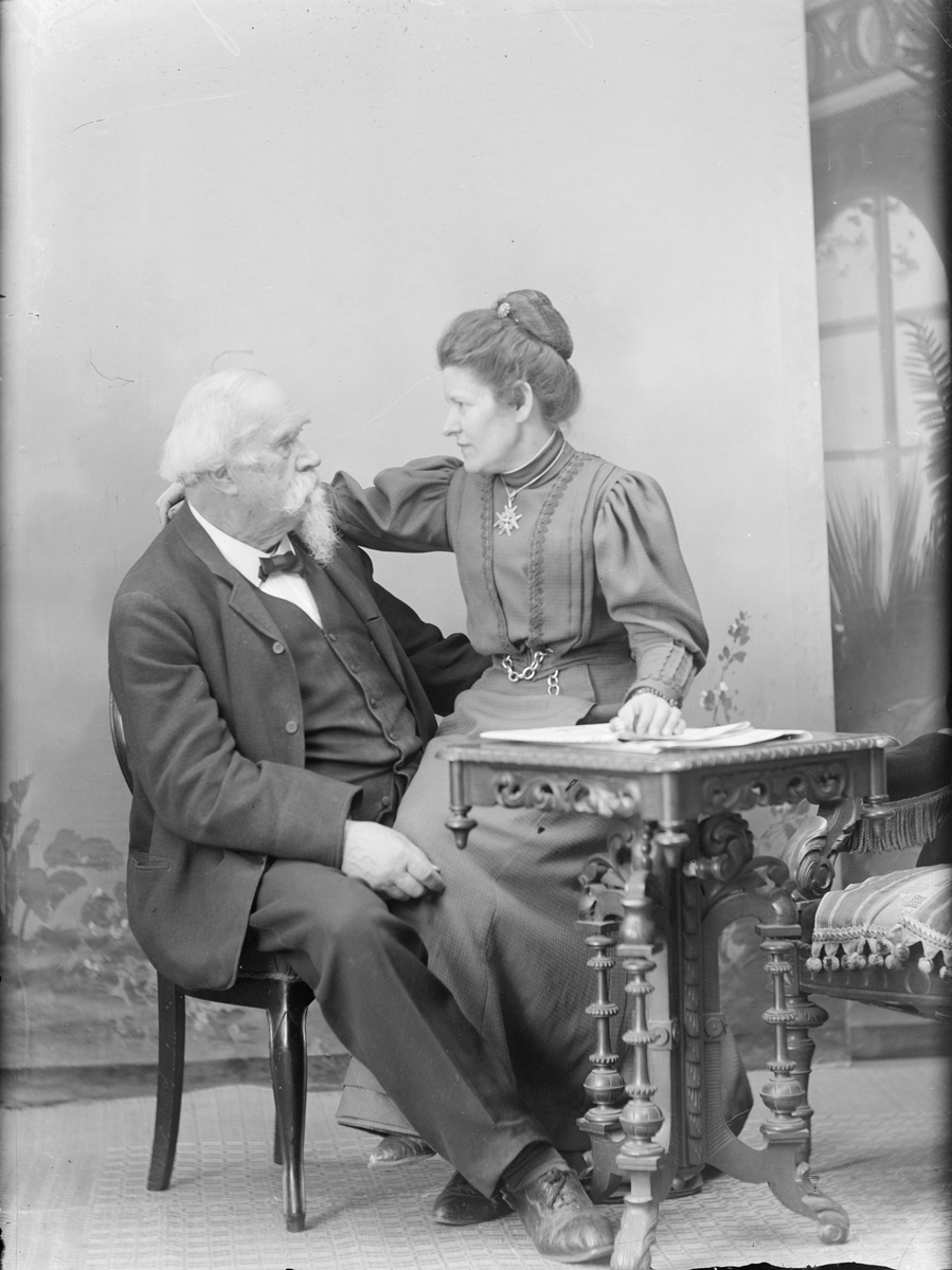 Ateljéporträtt - Emma och Henri Osti, Uppsala 1899