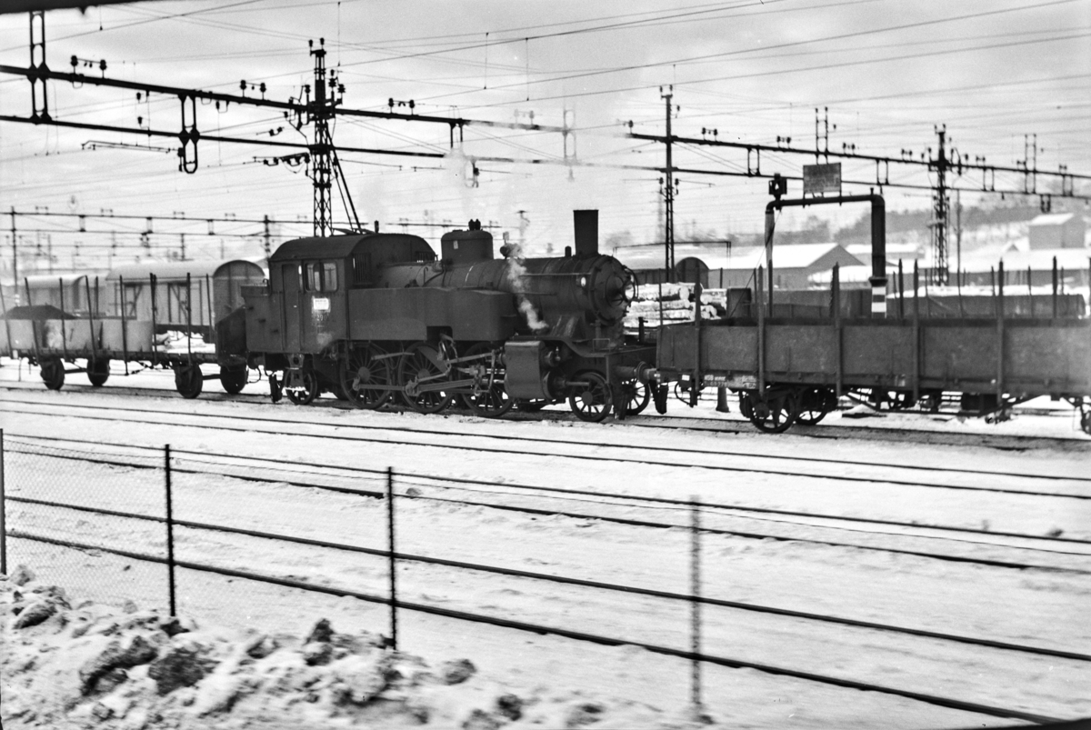 Damplokomotiv type 32a nr. 290 på Alnabru stasjon.