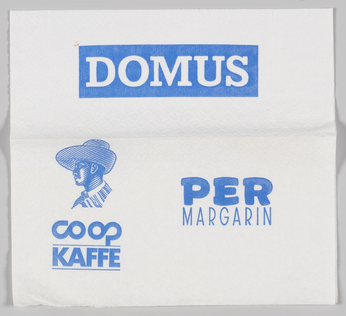 Tegning av en mann med hatt og reklame for Domus, Coop kaffe og Per magarin.

Den første DOMUS stormarked åpnet i 1968 og i 1997 ble kjedekonseptet omprofilert til Coop Obs!