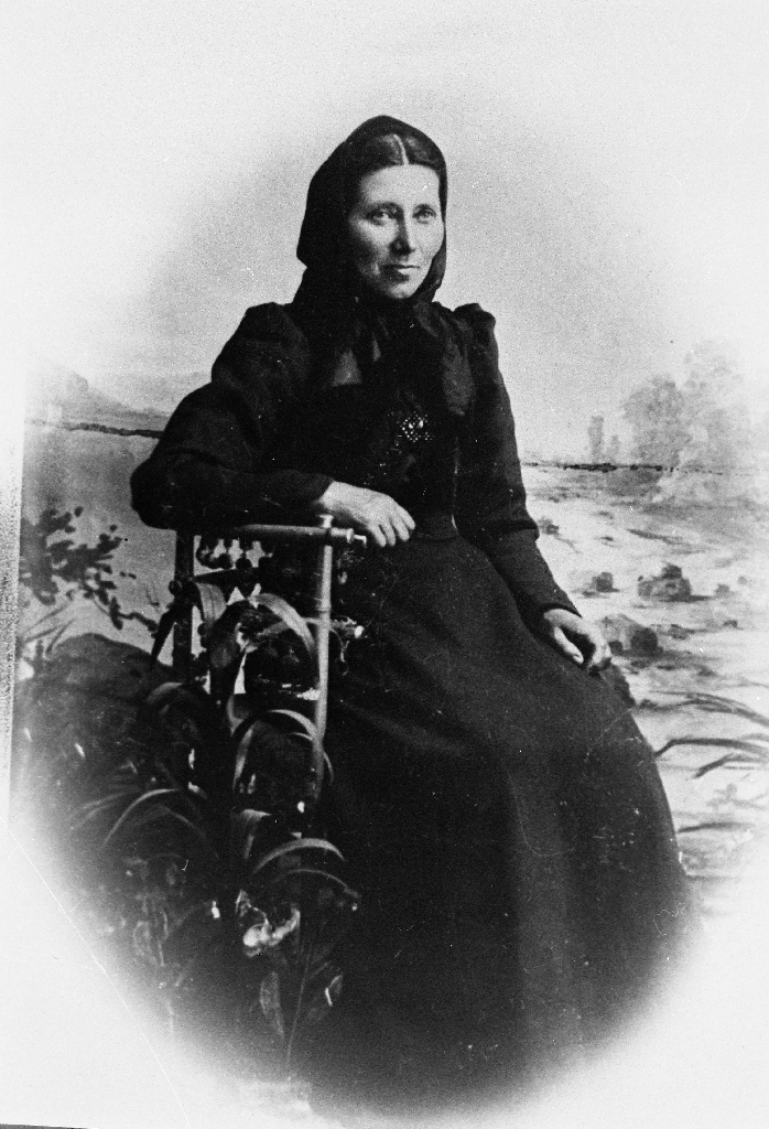 Grete Eivindsdtr. Tjensvoll (21.11.1847 - 29.12.1938) g. m. Lars Josefson Kalberg (25.1.1844 - 19.3.1897).