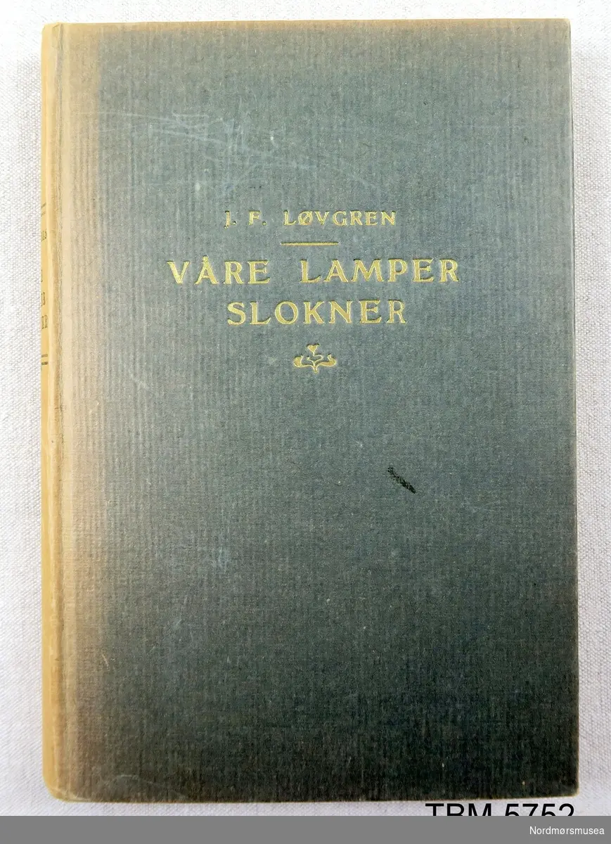Bok i stivt papirbind. 332 sider
EX Libris  Vonheim Tuberkulosheim