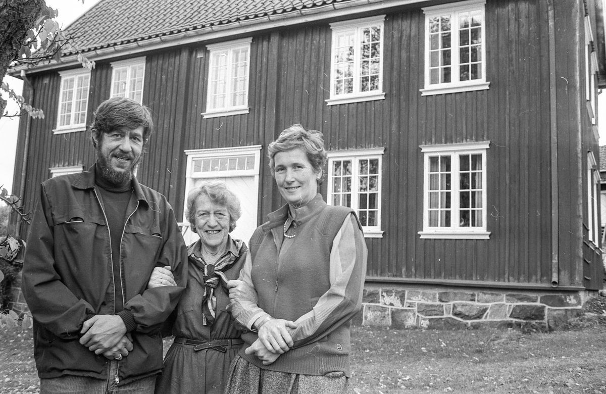 Ny giv for gamle hus. Veiledningstjenesten i Frogn. Laura Brun(t.v.), Jan Våge og Jorun Burum. Jorun Buer.