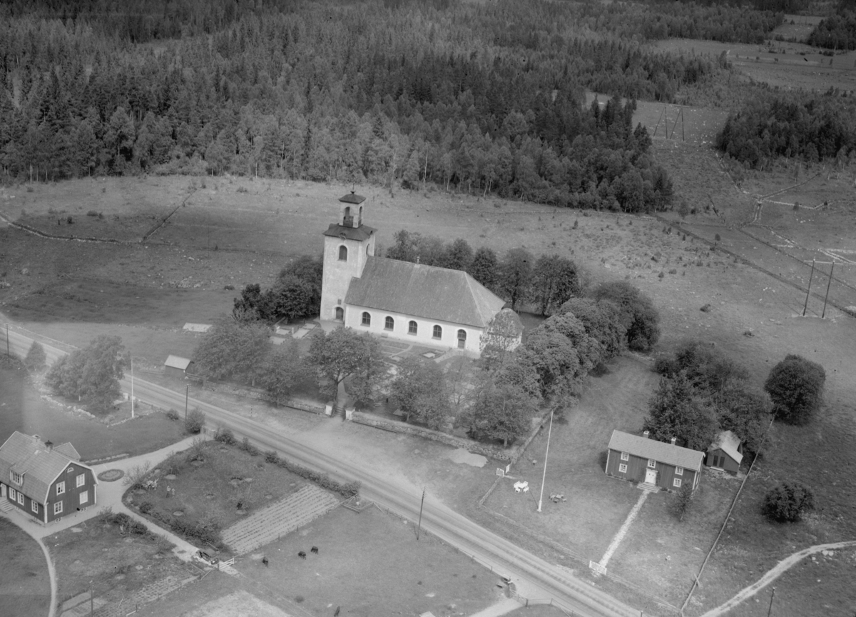 "Flygfoto över "Ödekyrkan" Gamla kyrkan i Nässjö kommun. Nr K 306