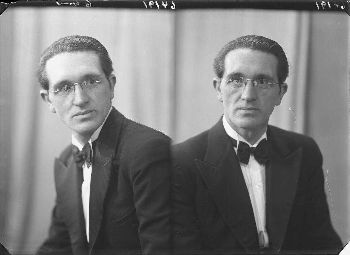 Portrett. Ung mørkhåret mann med briller i mørk smoking, hvit skjorte og mørk sløyfe. Med og uten fiolin. Bestilt av Hr. Anton Larsen
