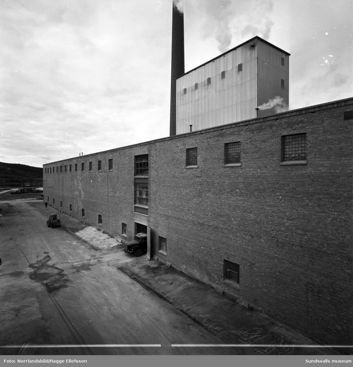 Nya mesa-huset vid Östrandsfabriken, exteriör och interiör.