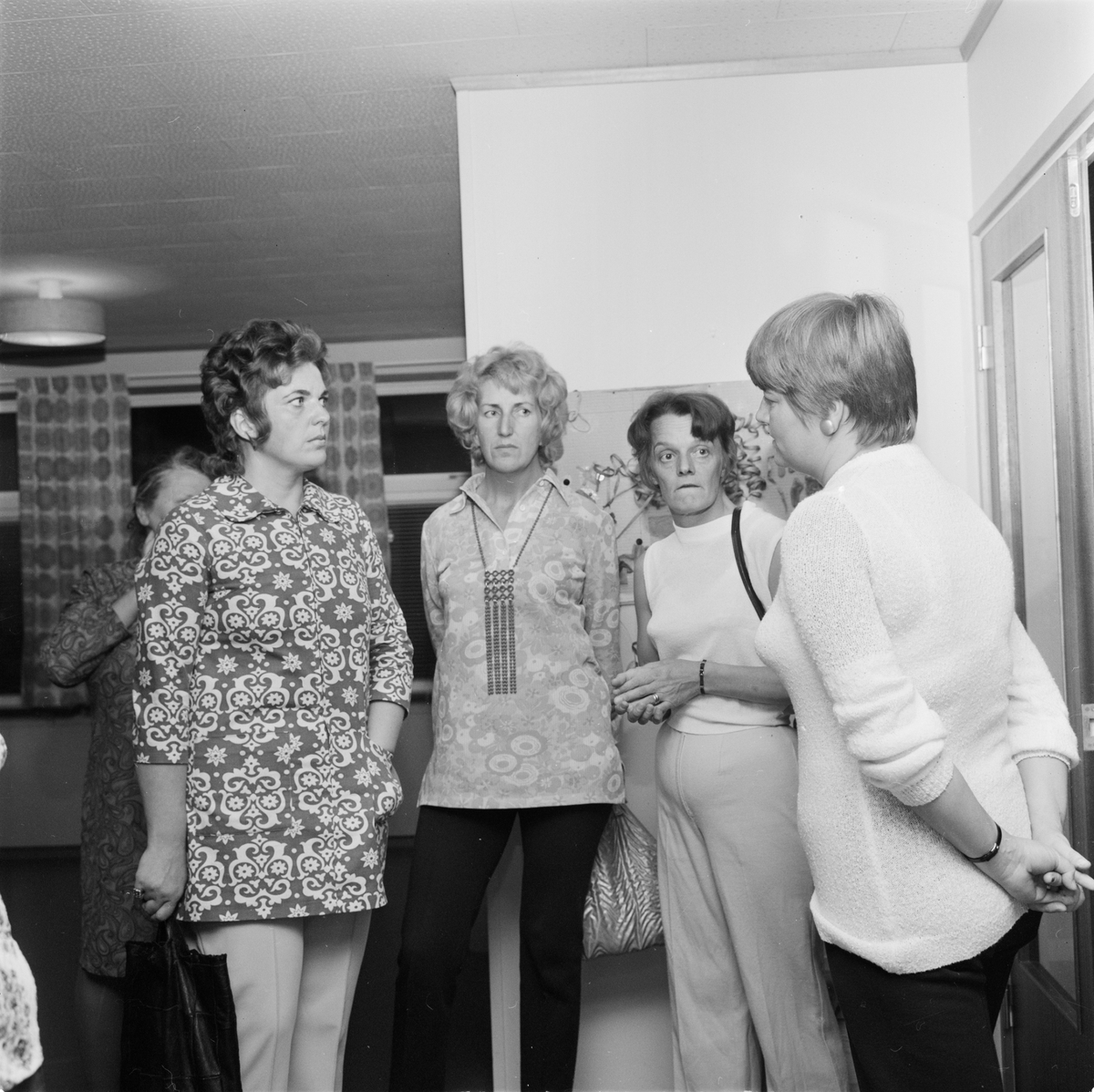 Daghemskväll med kvinnoklubb, Tierp, Uppland, september 1971