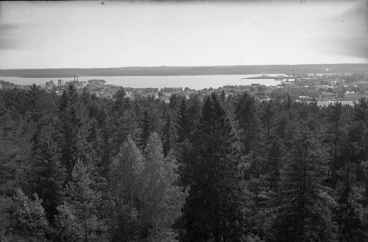 Panorama. Från Galgberget, utsikt över Hudiksvallsfjärden.