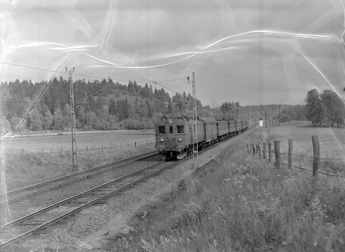 Ellok SJ Ds 298. Tåg mellan Östertälje och Rönninge.