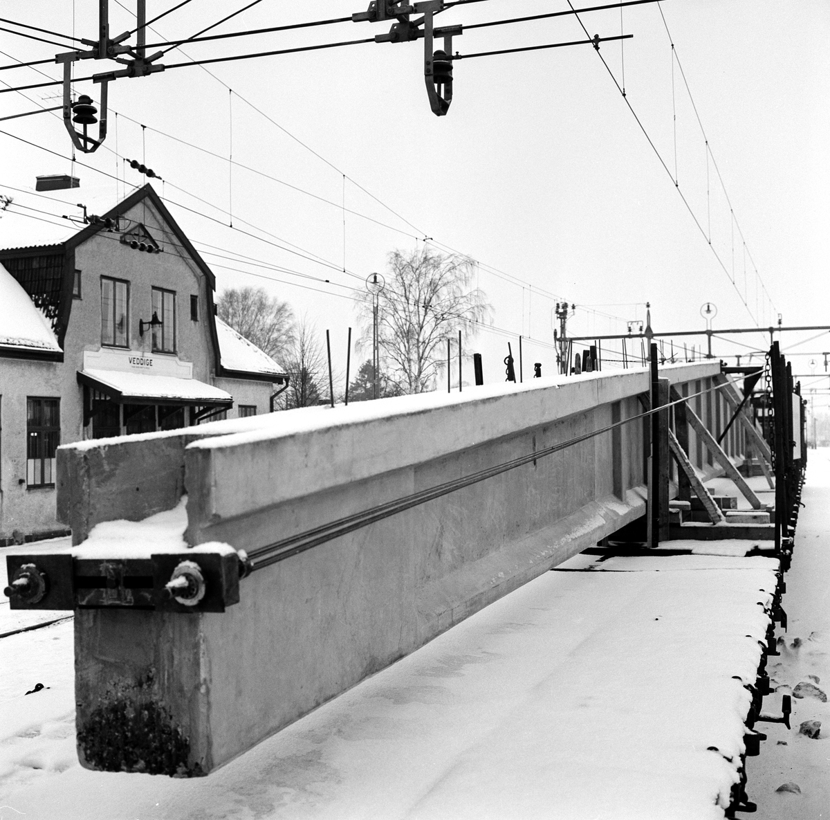Transport av betongbalk från Strängbetong i Veddige.
