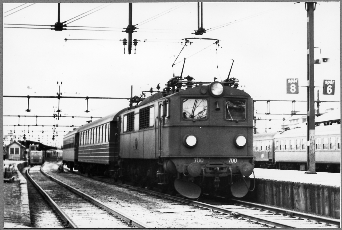 Statens Järnvägar, SJ F 700. - Järnvägsmuseet / DigitaltMuseum