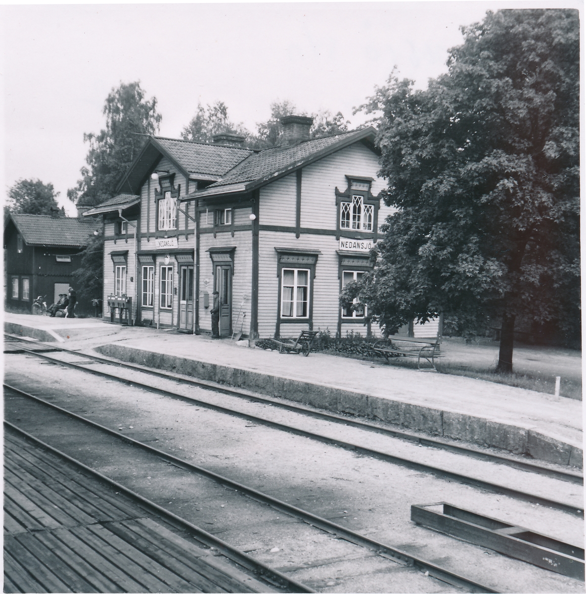 Nedansjö station