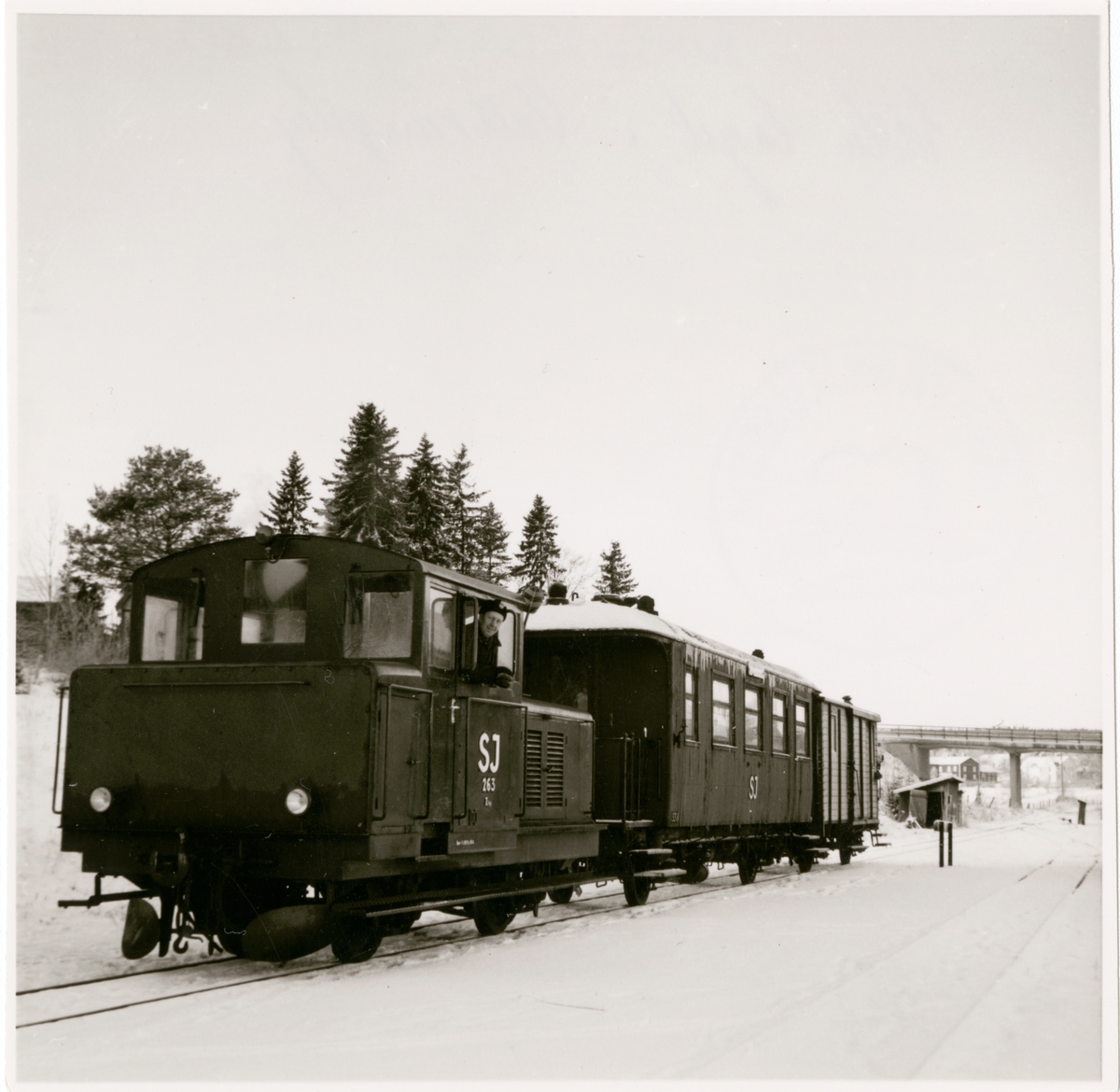 Norra Hälsinglands Järnväg, NHJ, SJ 263 Z4p tillverkad 1951, SJ 338 Personvagn, Sista tåget i Vattrångsby 1962.