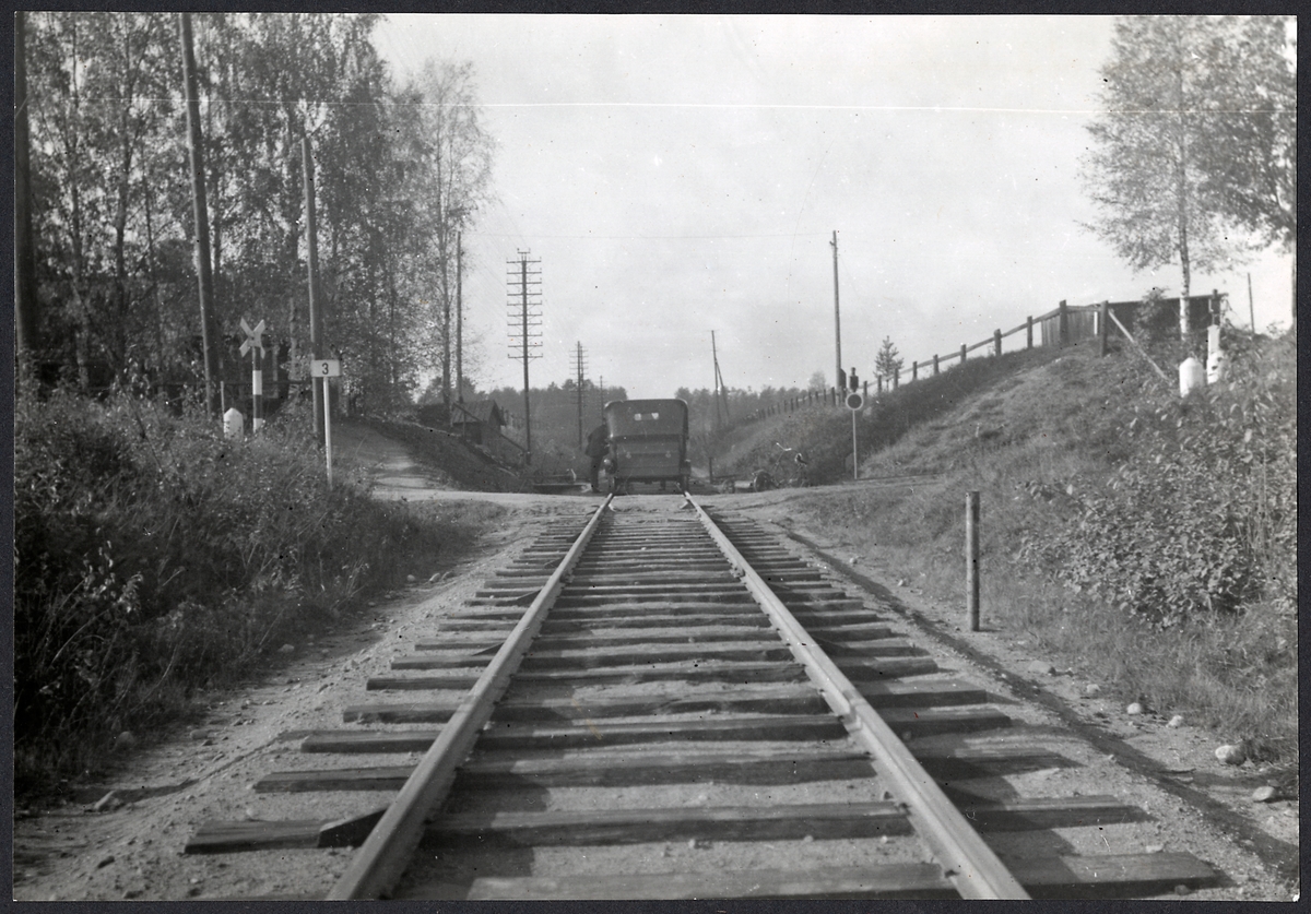 Vägövergång vid Sunnerstaholm på linjen mellan Bollnäs och Freluga.