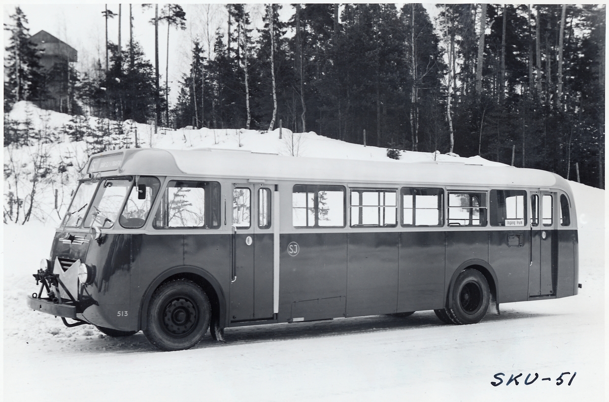 Statens Järnvägar, SJ Buss 513 i nyskick med kaross från Svenska Karosseriverkstäderna i Katrinehholm.
