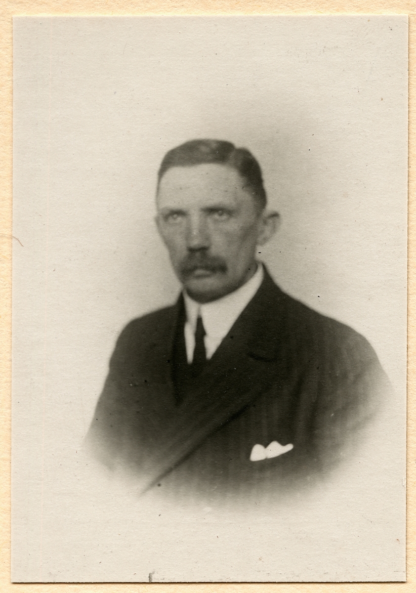 Förste Maskiningenjör Hj. A. Lenström.