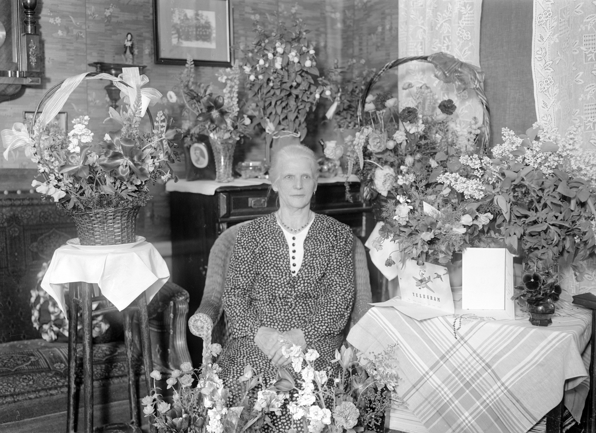 Fru Larsson, Nygårdarna. Foto juni 1942.