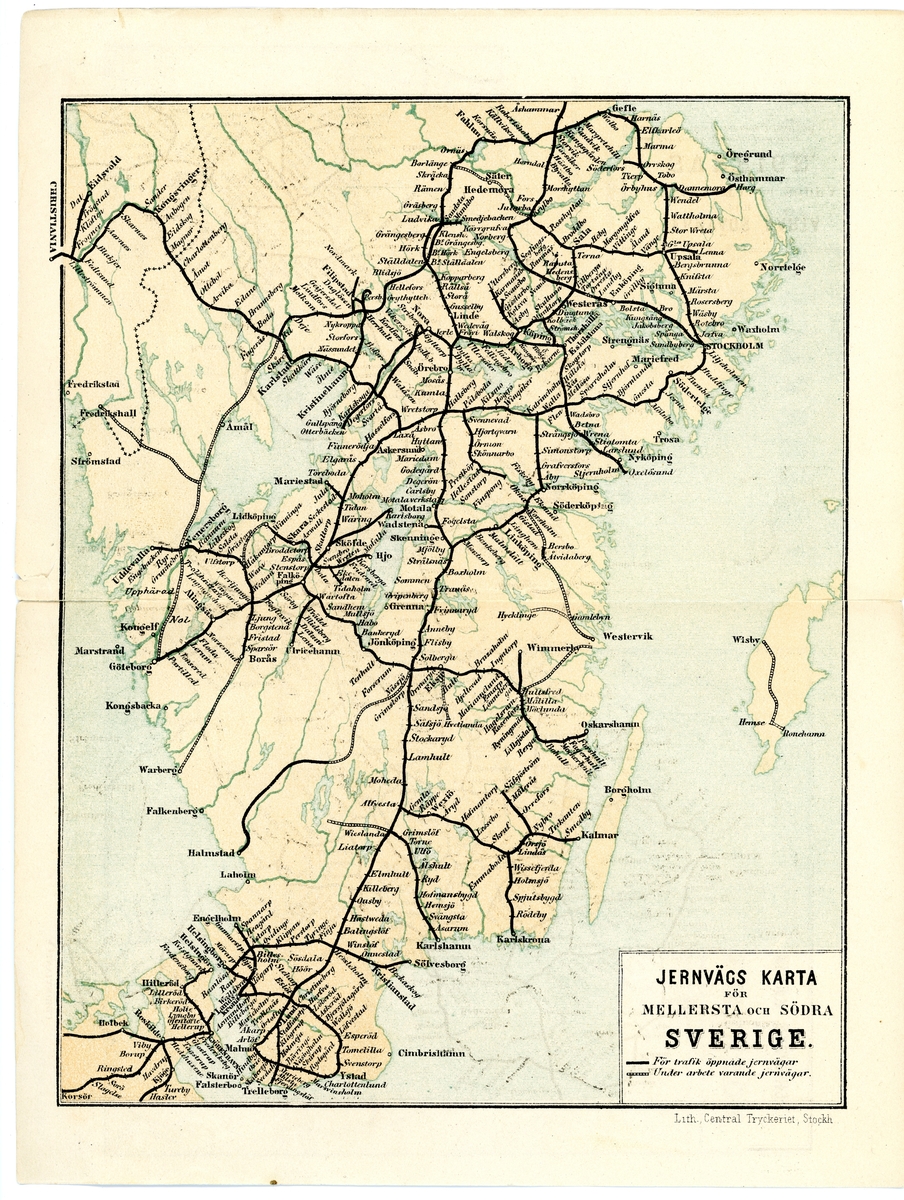 Järnvägskarta över södra Sverige, upp till Gävle. Den visar järnvägslinjer och planerade sådana.

Med kartan följer, som bilaga,en tidtabell över tågtider, nr 12/1877 av den 15 maj.