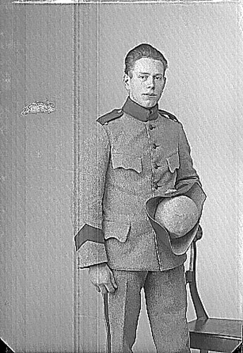 Fabian Johansson från Stamseryd, Ölmstad, i militär uniform.
