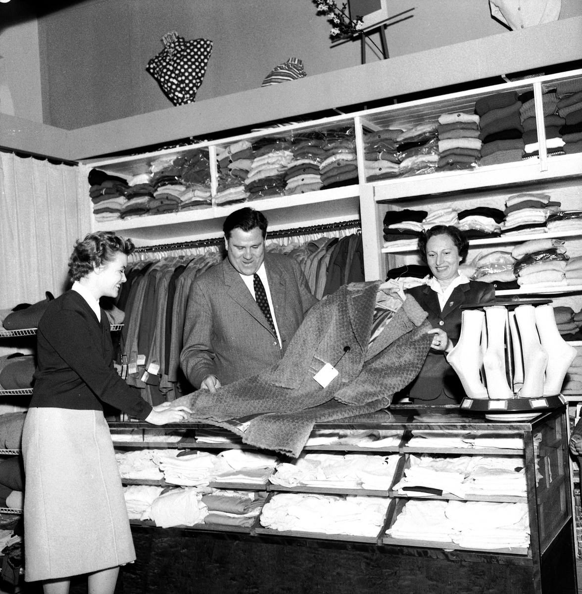 Ahlstrands kläder 10 år.
27 september 1958.