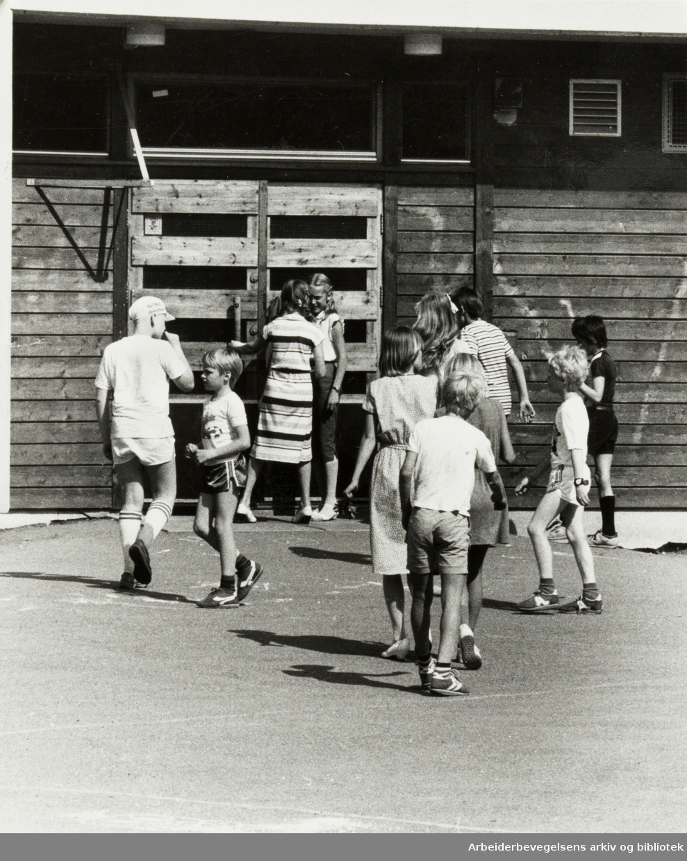 Fossum. Fossumberget skole. Mars 1981