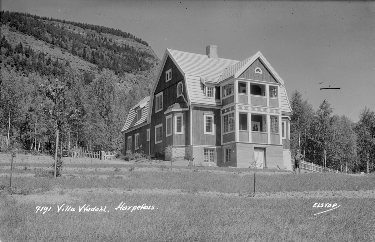 Sør-Fron. Harpefoss, Villa Wadahl, som Amund H. Wadahl hadde bygget som pensjonistboligen. Det kalles nå Grøntuva pensjonat.