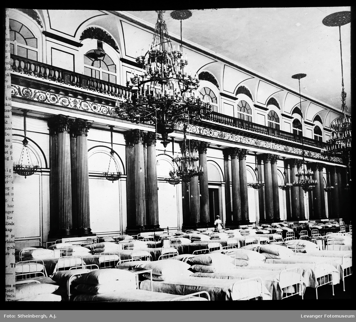Armorial Hall i Vinterpalasset omgjort til sykesal under  1.verdenskrig. Sykehuset var spesialisert i kirurgi.