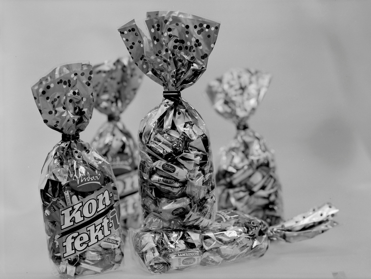 Poser med "Konfekt-i" fra Nidar Chokoladefabrik A/S