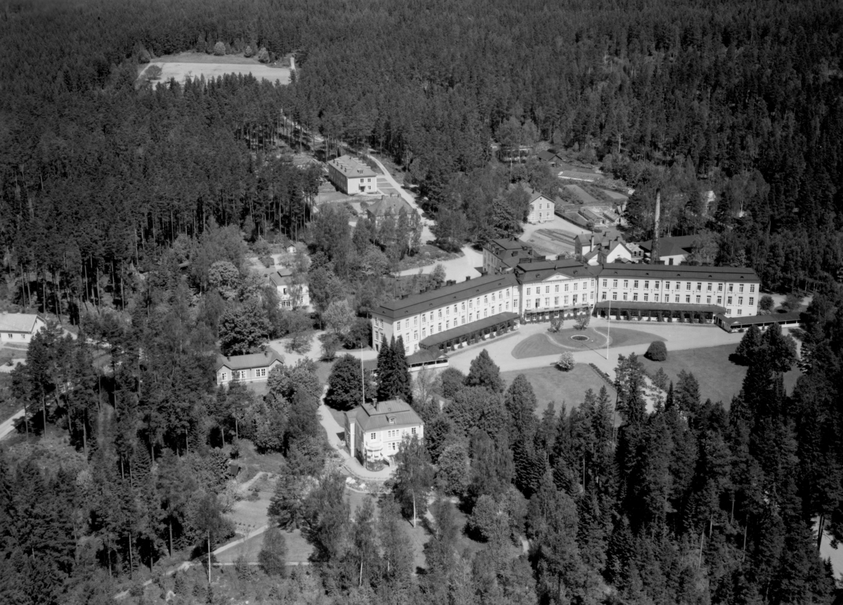 Flygfoto över Hässleby Sanatorium utanför Mariannelund, Eksjö kommun Nr P 236