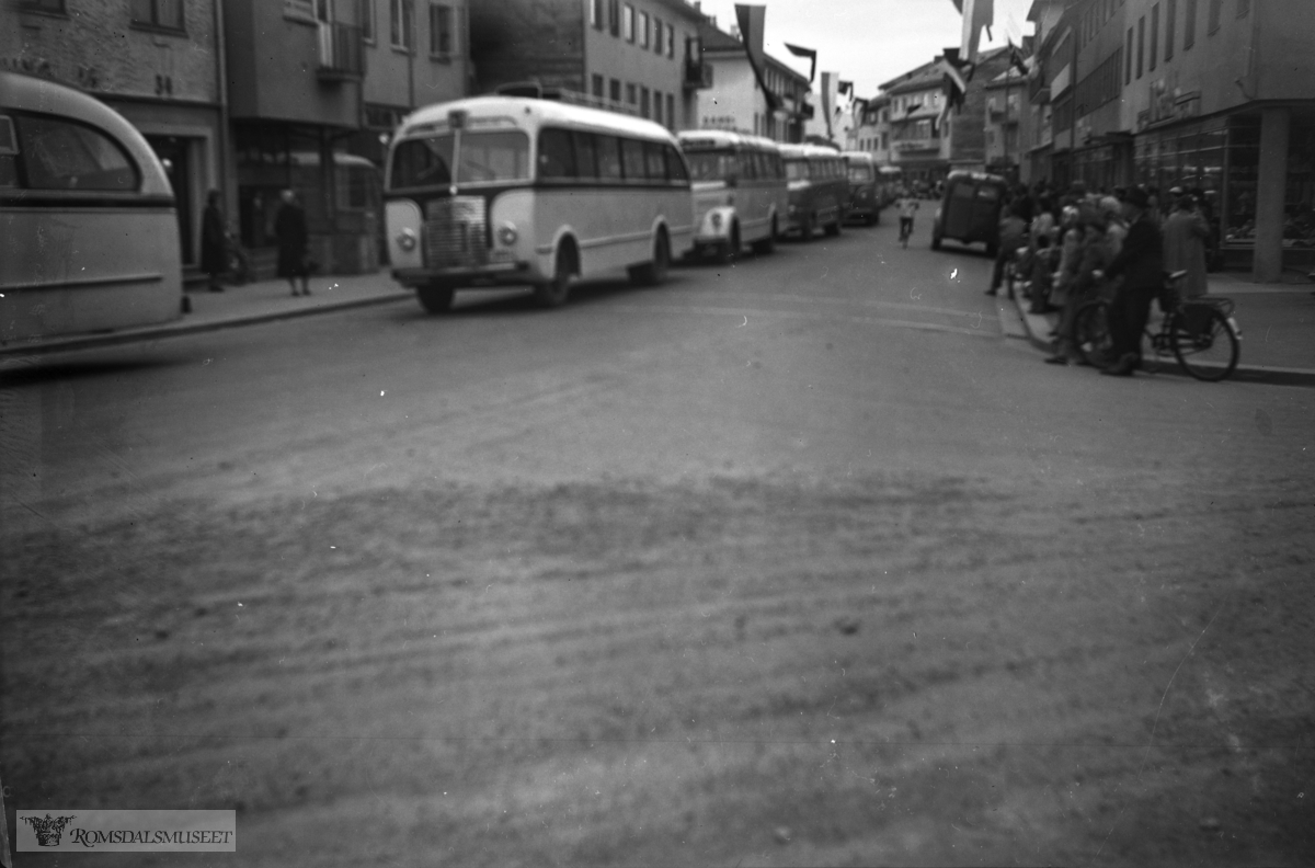 «Busskortesje" Trolig mellom 1951-1953.
