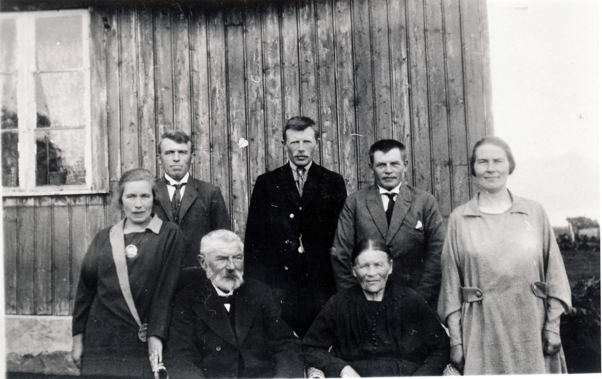 Familiegruppe på Stonglandet, Tranøy.