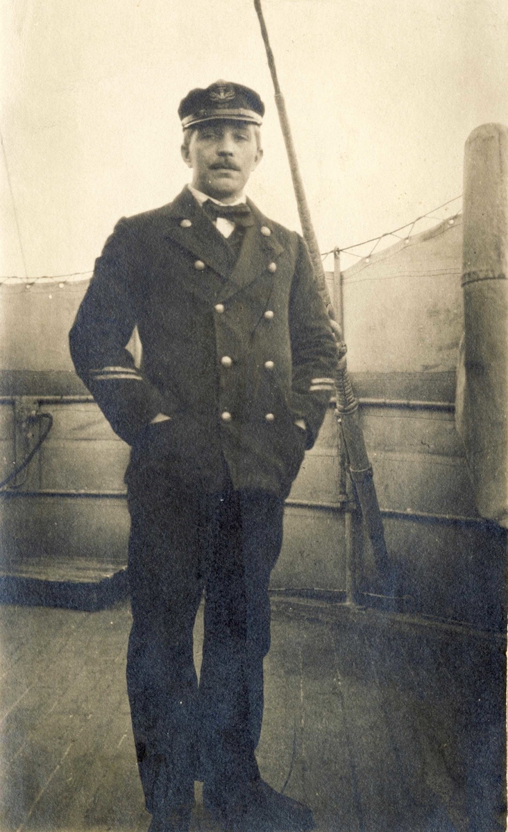 Nøytralitetsvakt Lars Rygh på dekk i minerydderen Frithjof. 1917-1918
