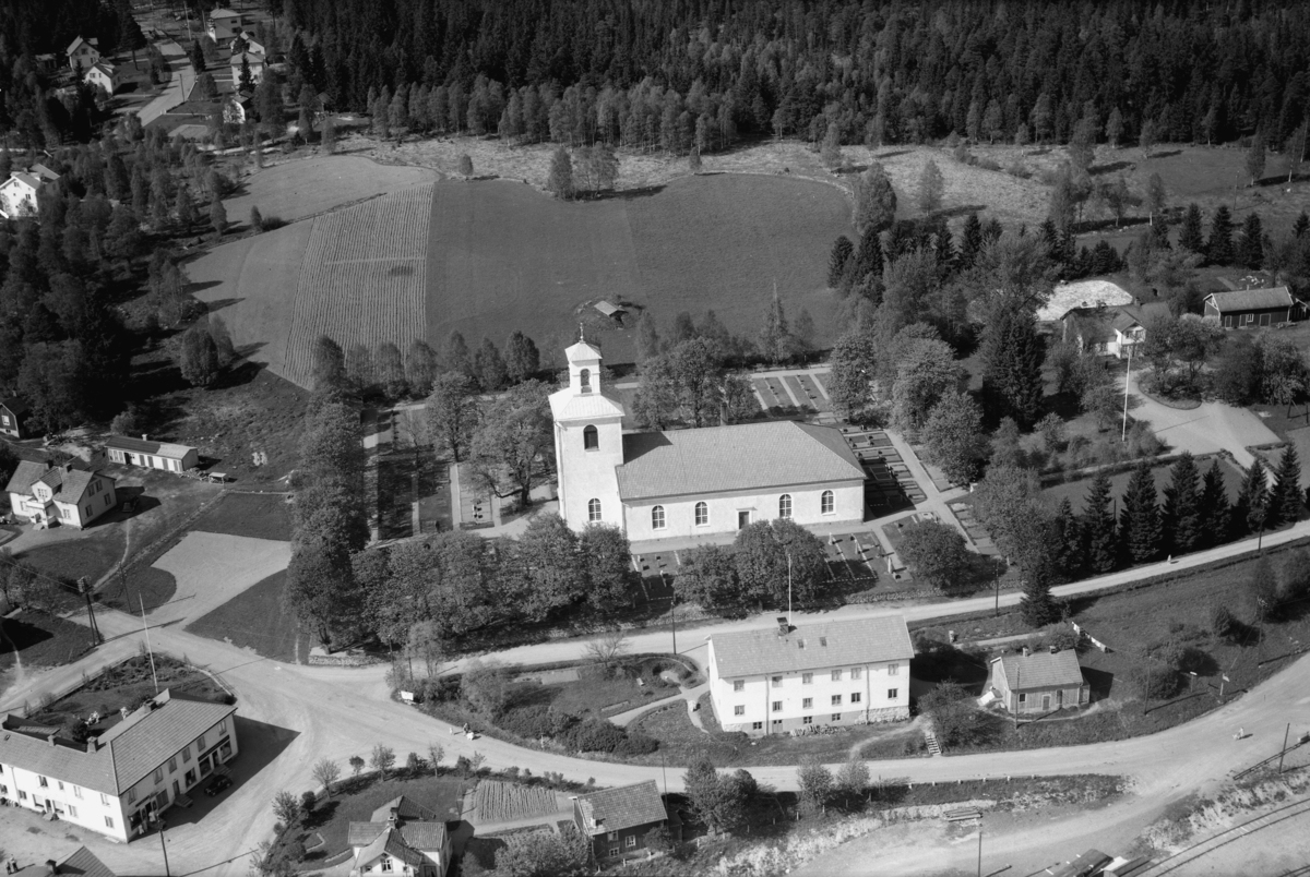 Flygfoto över Malmbäcks kyrka i Nässjö kommun. Nr O 997.