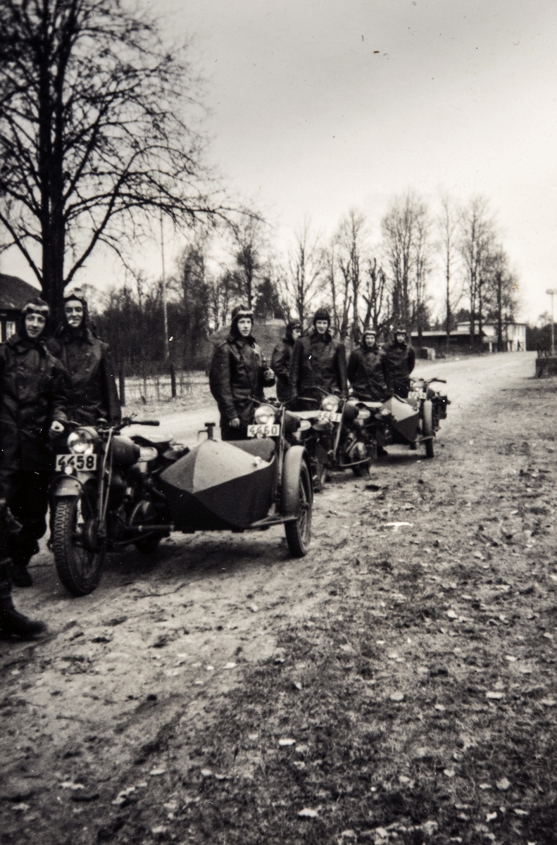 Portrettfotografi av trafikkmenn og mc- ordonnanser i Sverige under 2. verdenskrig.