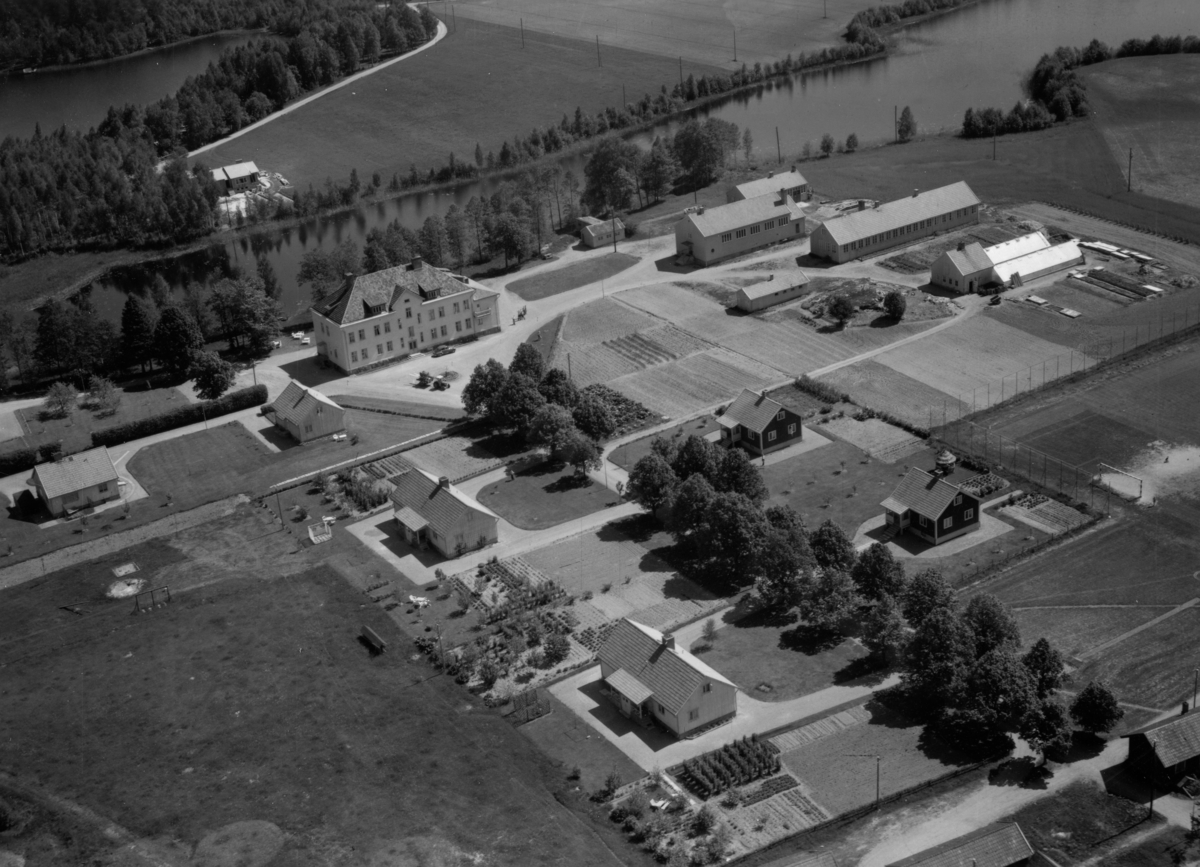 Flygfoto över Långanäs Yrkesskola i Eksjö kommun. Nr P 207