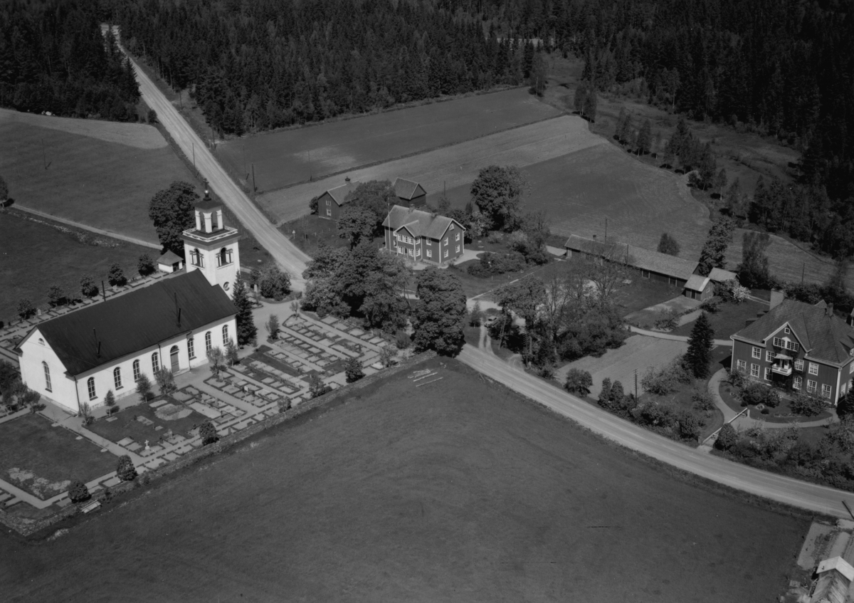Flygfoto över Hults kyrka i Eksjö kommun. Nr P 210