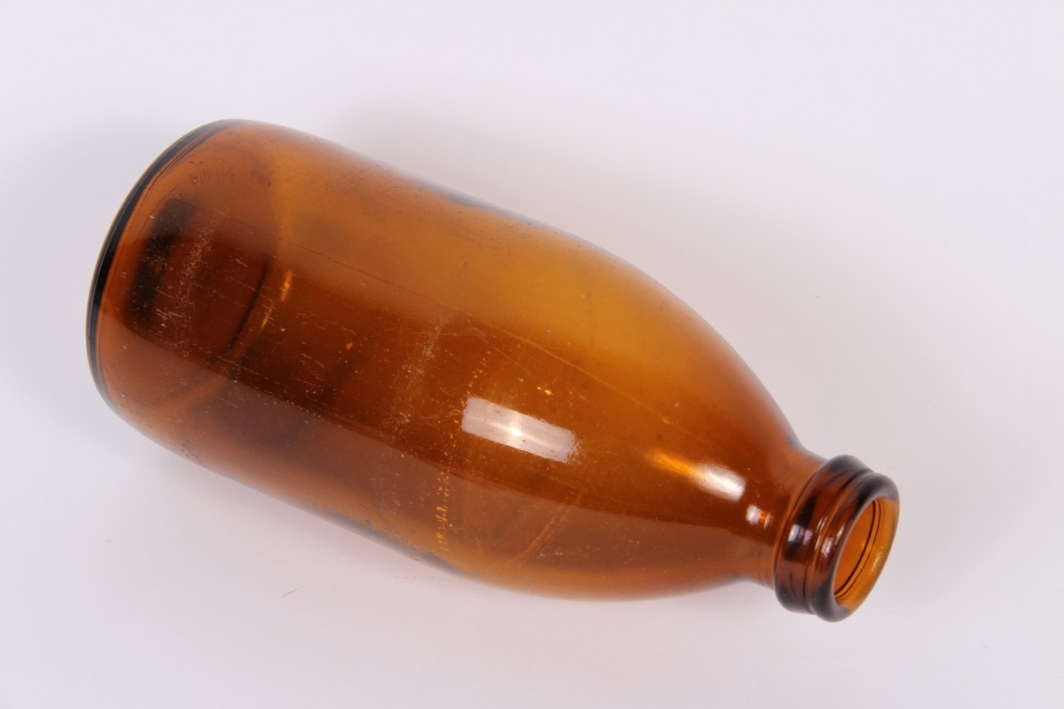 Brun melkeflaske i glass. 1 liter.