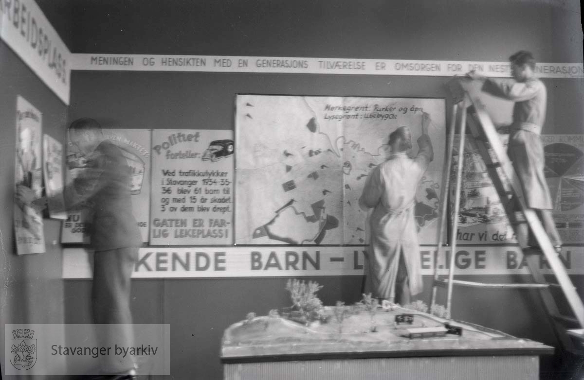"Barn i Lek" - utstilling på museet 12.-29.11. 1937.