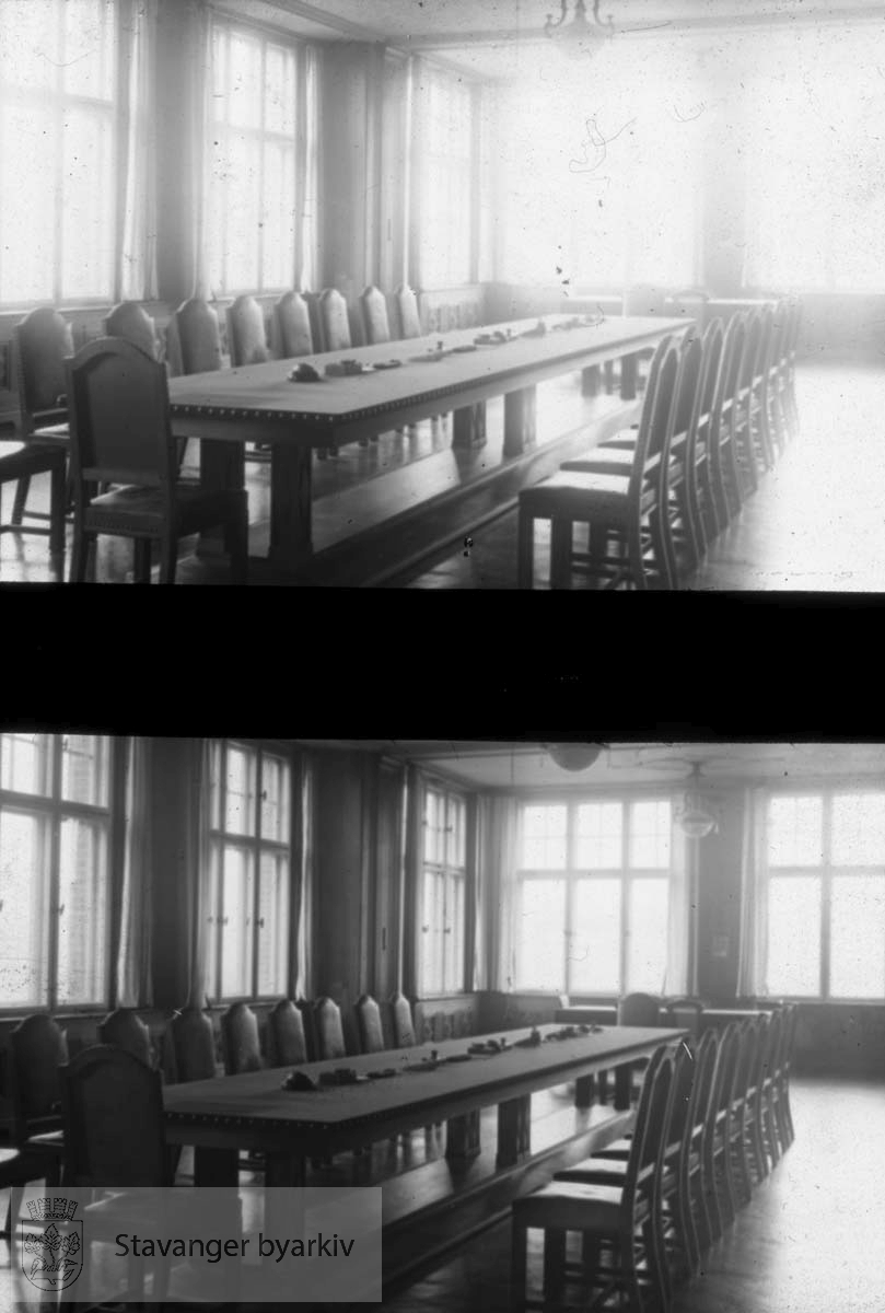 Langbord i sal.....Arkivene til Gard Paulsen og Hans Henriksen ble avlevert sammen. Det er dermed noe usikkert hvem som egentlig er fotograf. Enkelte bilder kan ha blandet seg.
