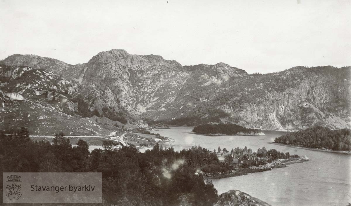 Mellom Lund og Flekkefjord.