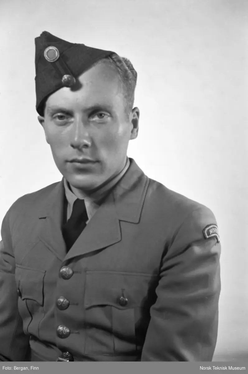 Portrett, uniform, Finn Bergan