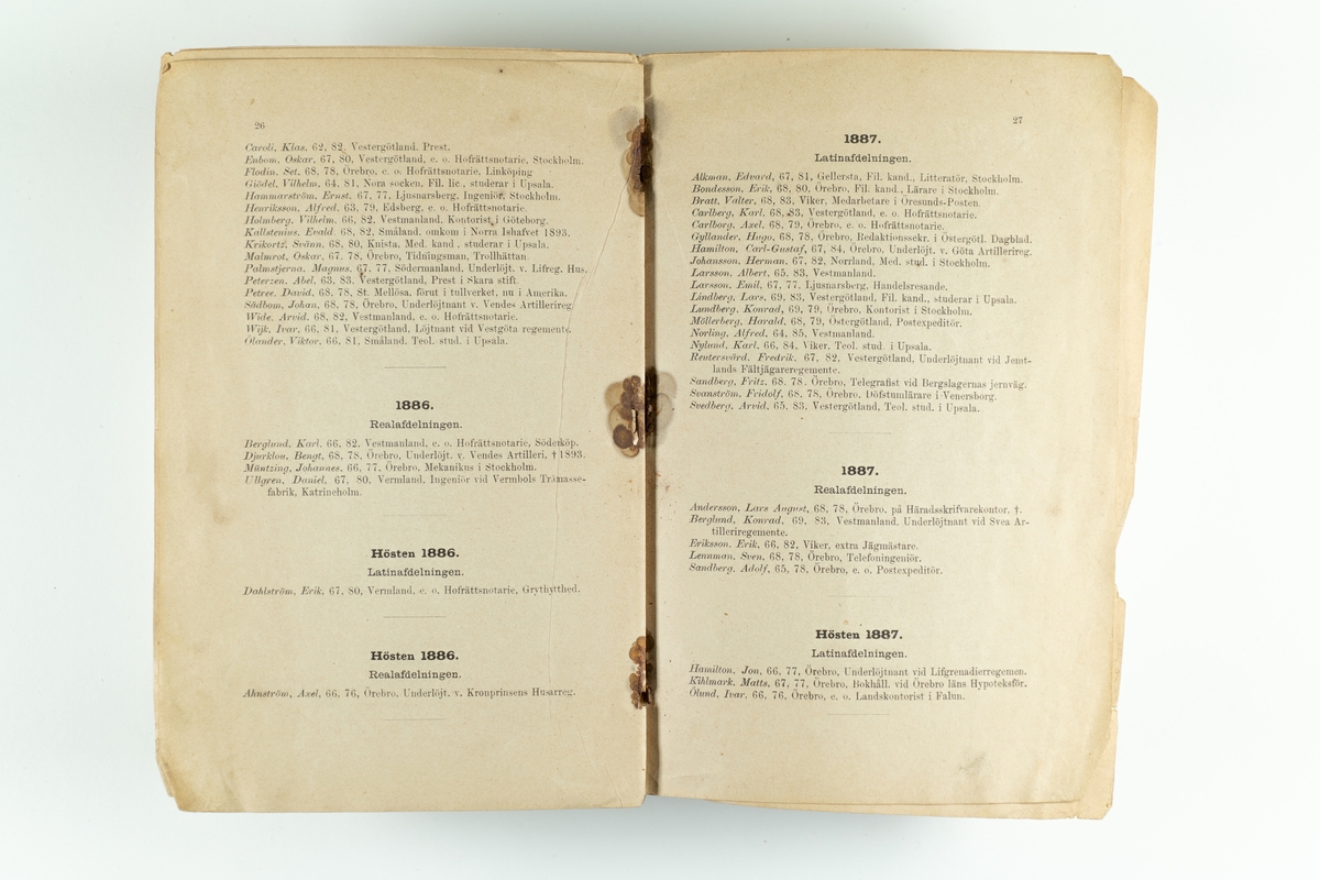 En katalog "Örebro studenter 1864-1888" vid Karolinska läroverket.